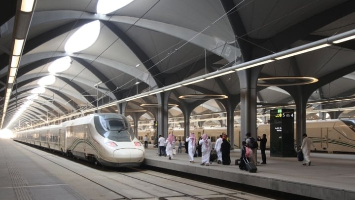 Sistema ferroviario de alta velocidad en Arabia Saudita. (Foto: CNN)