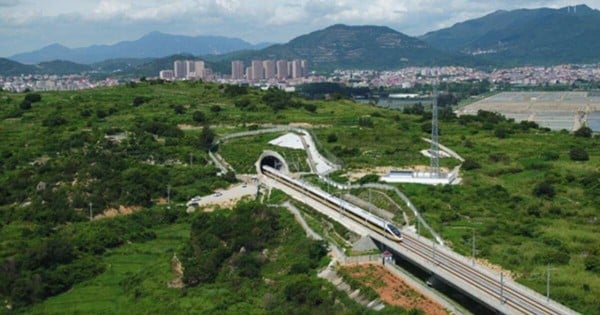 중국, 세계 최고 속도 시속 453km 고속열차 시험 운행