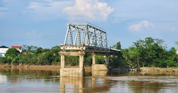 Dépenser près de 8,5 milliards de VND pour démanteler la partie restante du pont de Phong Chau en 45 jours