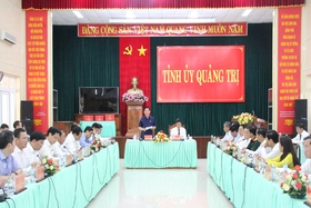 ประธานสภานิติบัญญัติแห่งชาติ Vuong Dinh Hue ทำงานร่วมกับคณะกรรมการถาวรของพรรคการเมืองจังหวัด Quang Tri