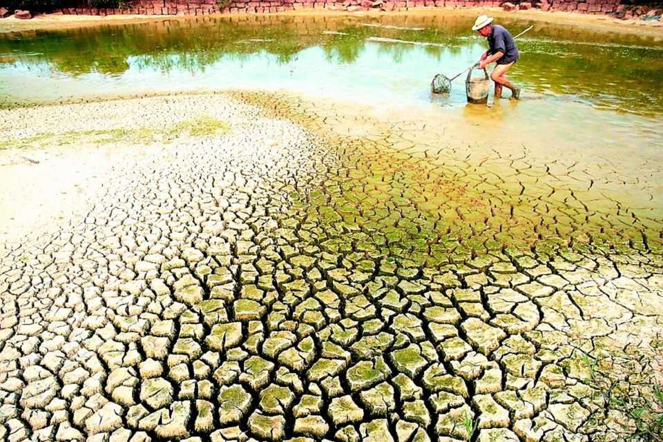 Antwort mit der Gefahr von Wasserknappheit und Salzwassereinbruch im Mekong-Delta.