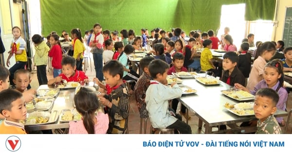 Les écoles de Bac Kan peinent à organiser les repas des élèves internes