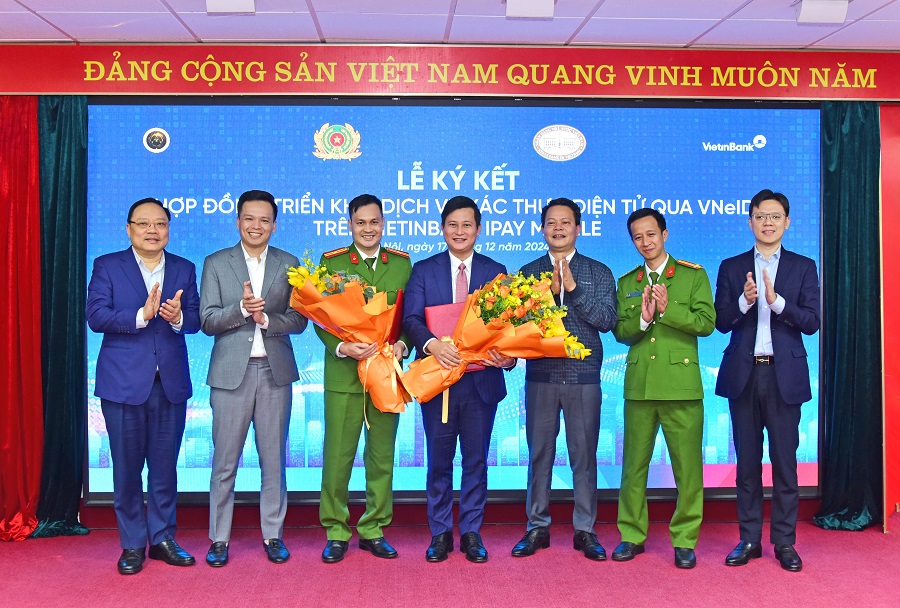 ការដាក់ឱ្យប្រើប្រាស់ការផ្ទៀងផ្ទាត់អតិថិជនតាមរយៈ VNeID ជាមួយ VietinBank iPay Mobile