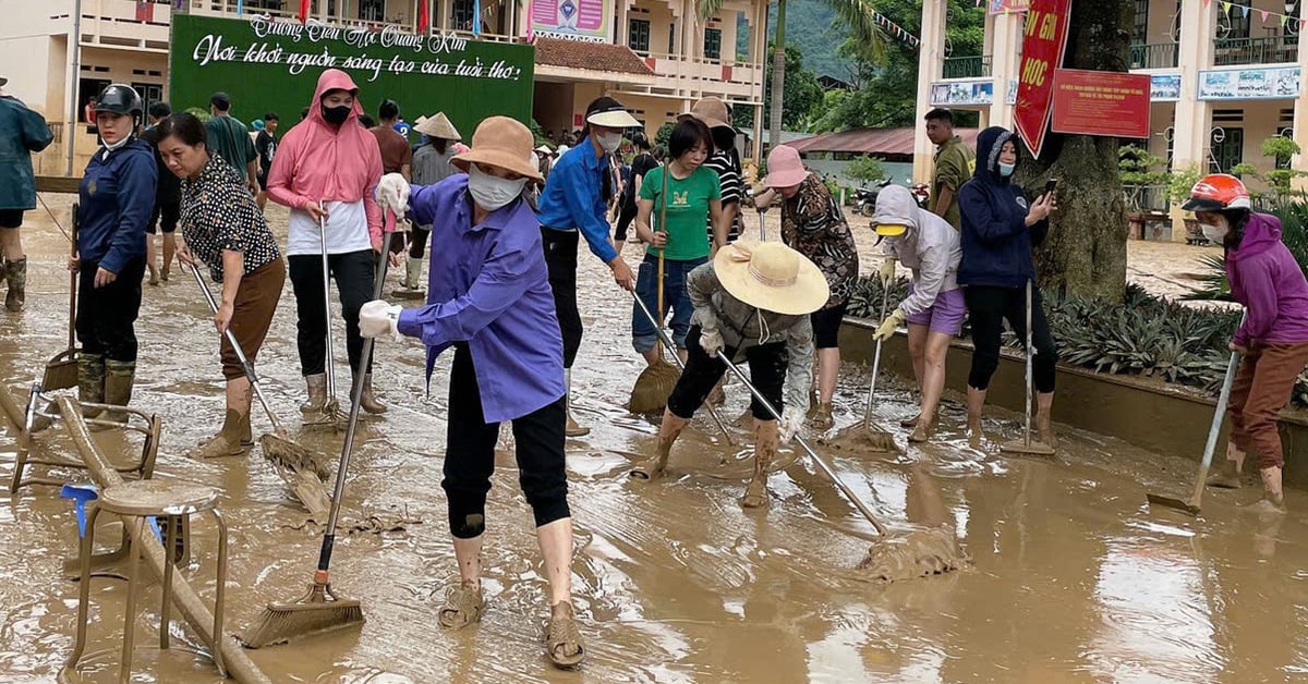 After the flood, students' books were as rotten as bran.