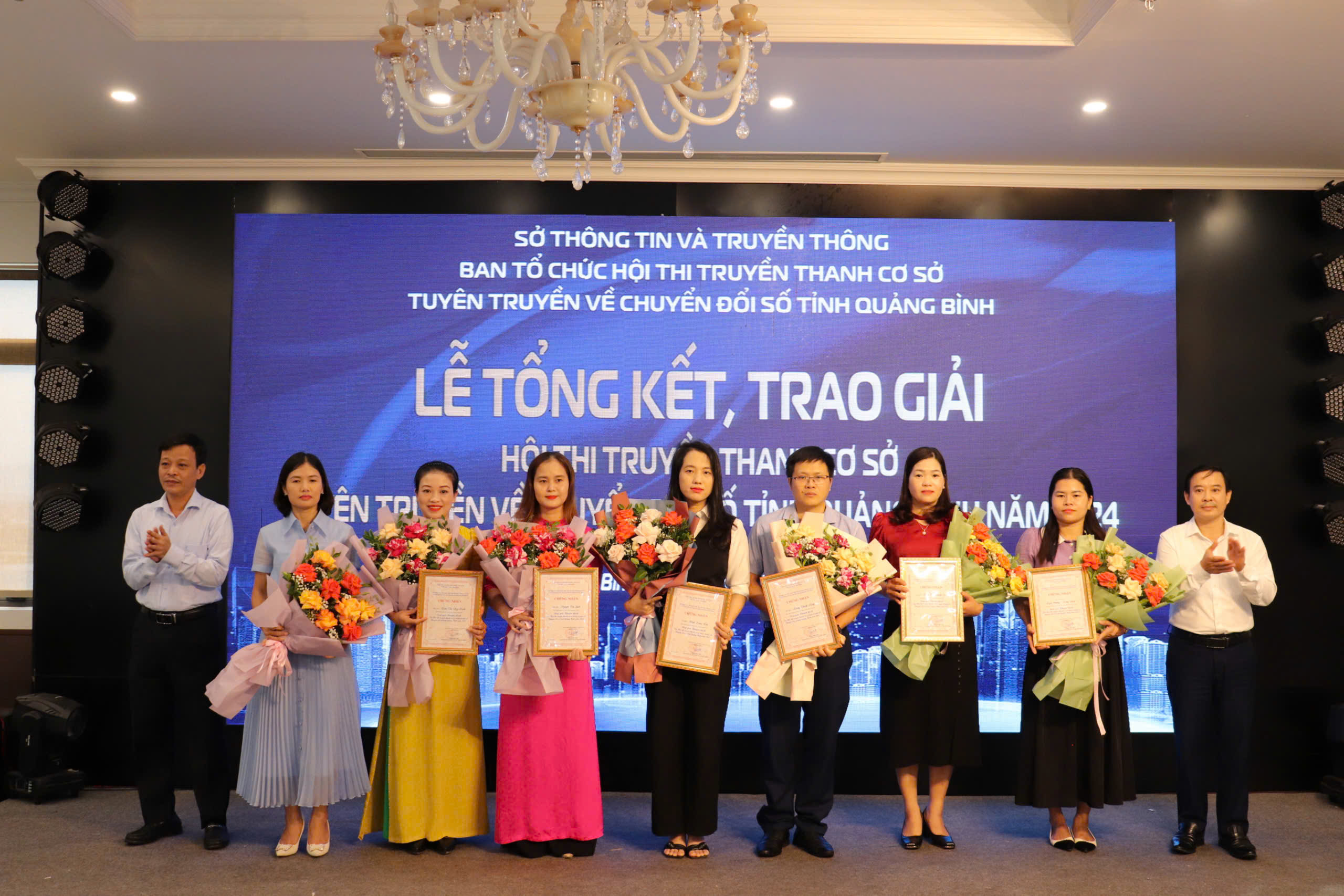 Trao giải Hội thi truyền thanh cơ sở tuyên truyền về 
chuyển đổi số tỉnh Quảng Bình năm 2024- Ảnh 4.