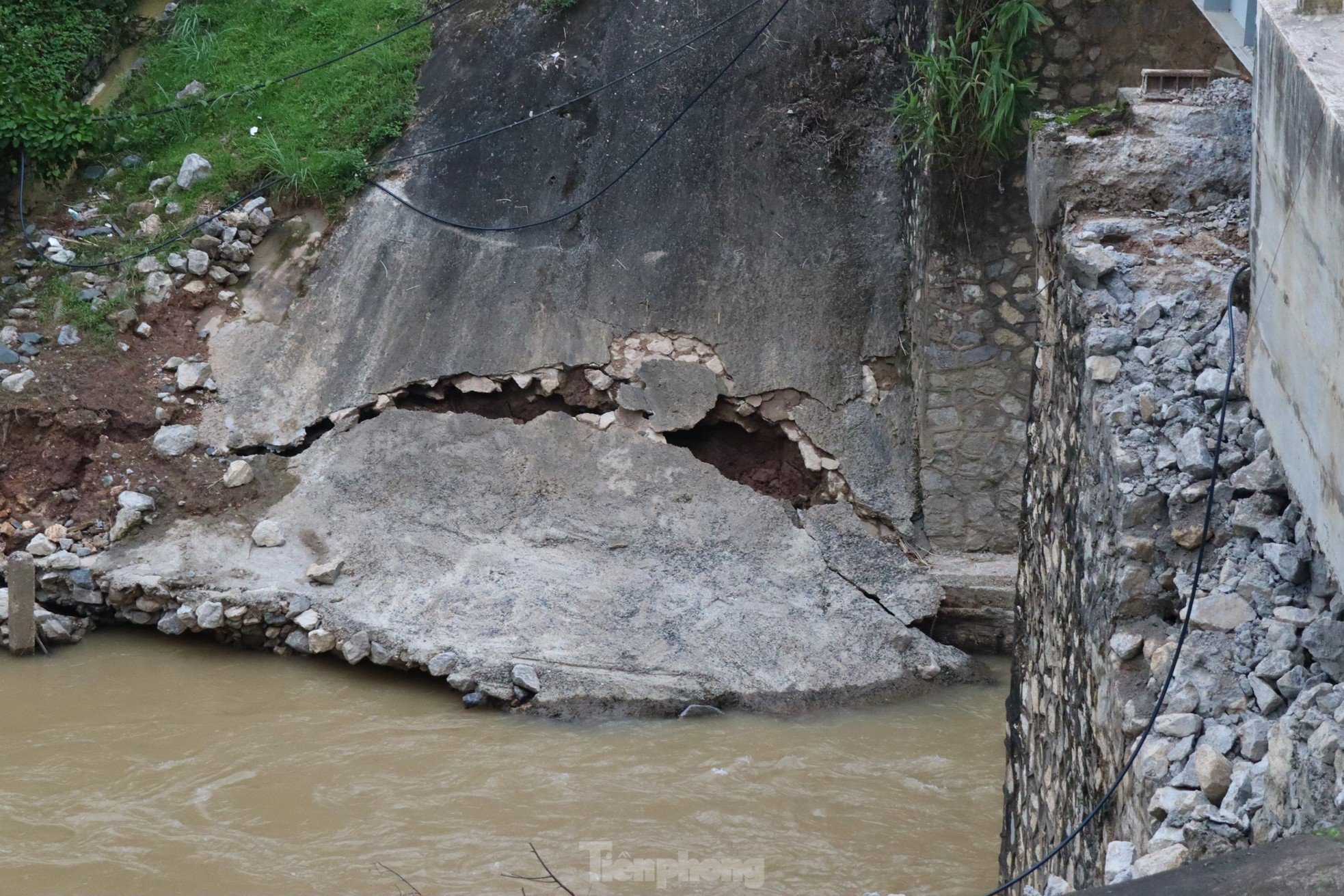 Propuesta para demoler el puente derrumbado en Hoa Binh y construir rápidamente un nuevo puente foto 4