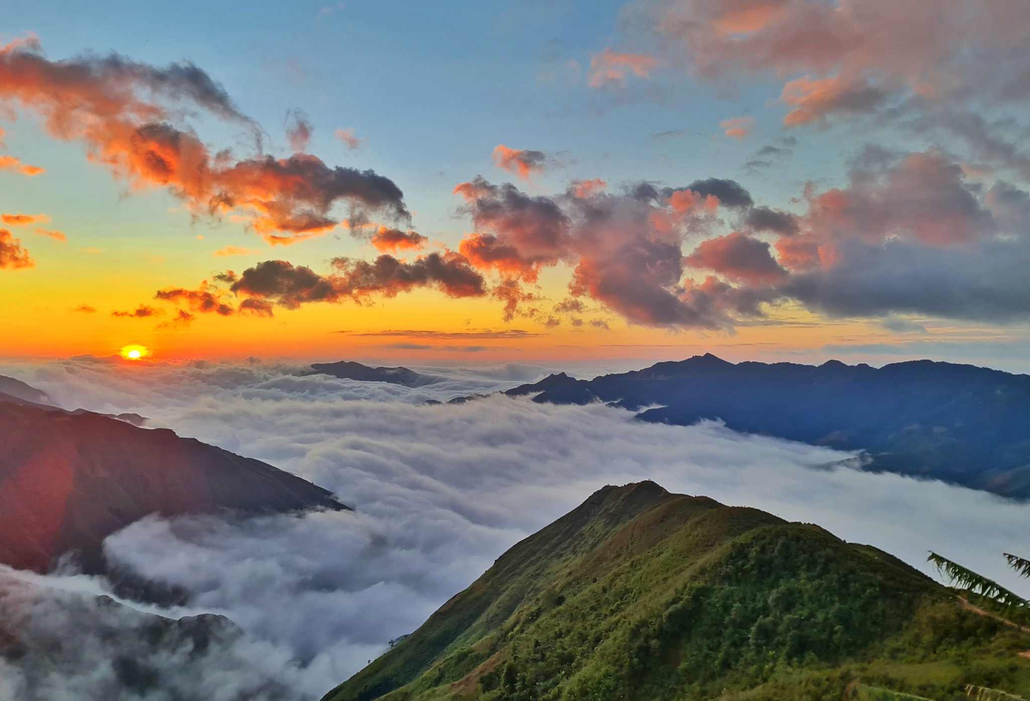 Chasse aux nuages ​​à Ta Xua, observation du coucher de soleil dans le village de Khe Cai