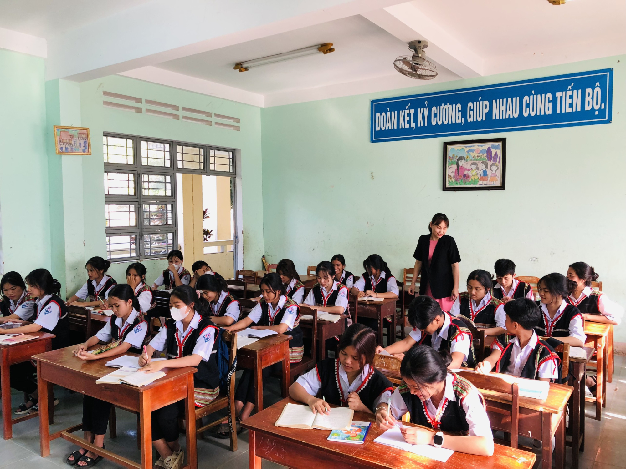 Gia Lai proposes to use more than 36 billion dong from the program to live and work with computers for children, picture 1