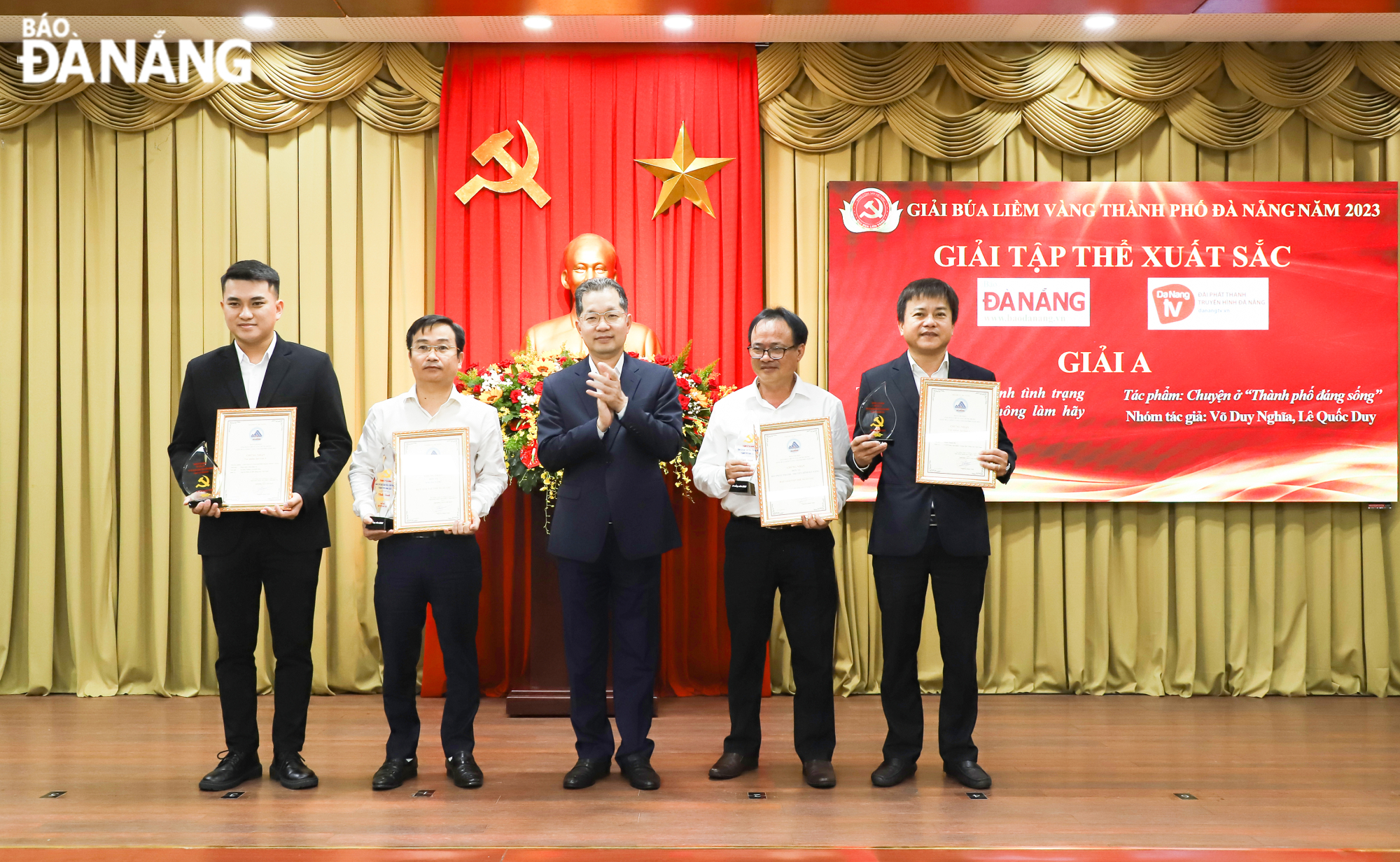 Da Nang honors 15 works that won the city's 2023 Golden Newspaper Award, photo 1