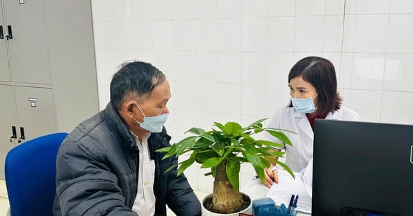 Las personas mayores y los niños tienen sibilancias debido al clima frío