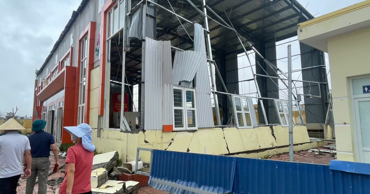 Hai Phong bans schools from soliciting parent donations after storm No. 3