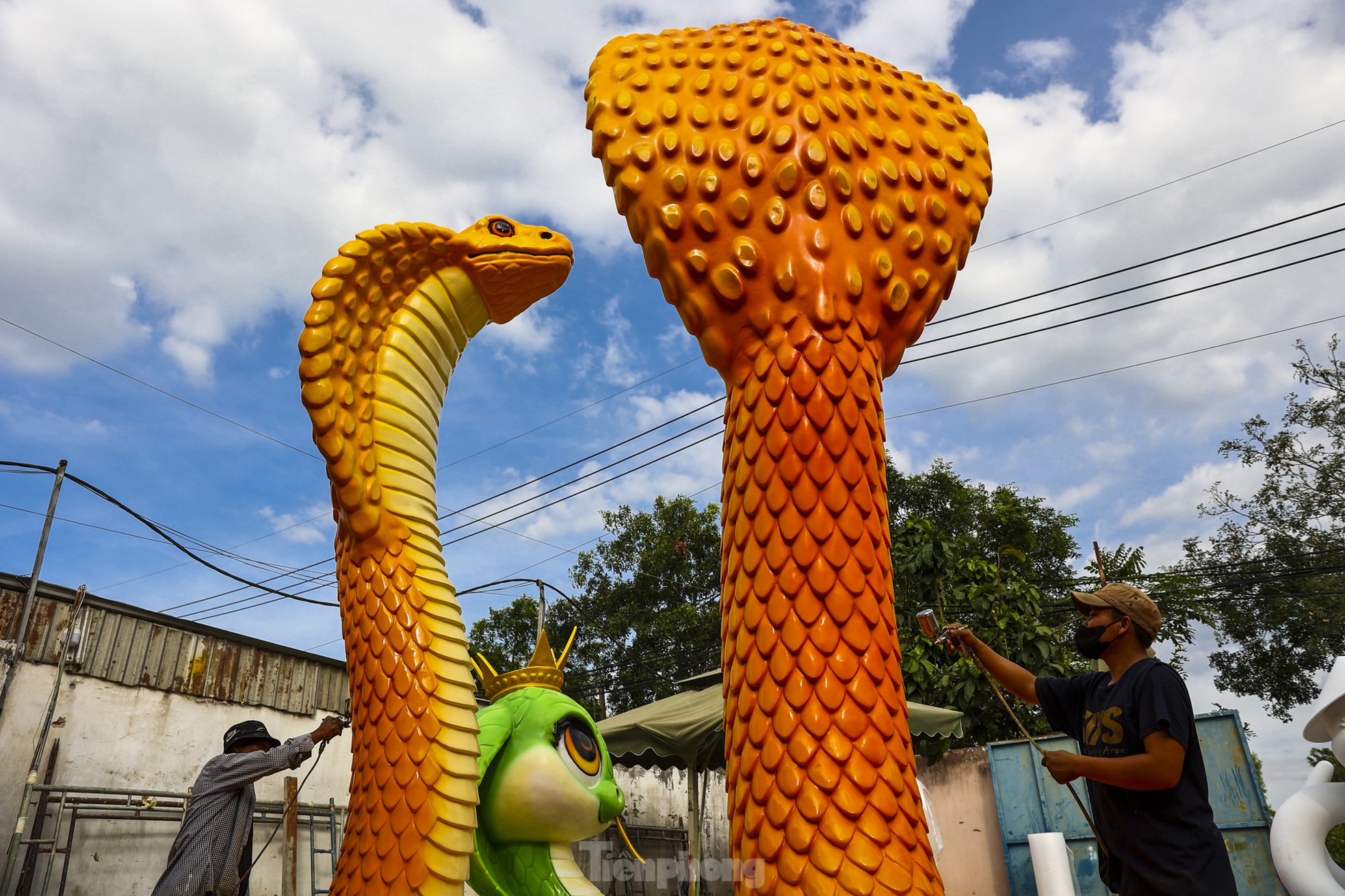 Admire the giant snake mascot worth 500 million VND in Ho Chi Minh City photo 2