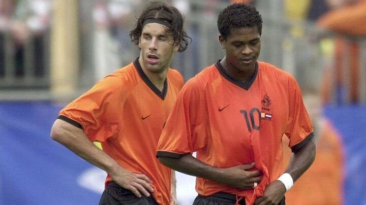 Die niederländische Mannschaft hatte einst zwei Top-Stürmer, Ruud van Nistelrooy und Patrick Kluivertz. Jeder von ihnen hat bei der EURO 6 Tore erzielt. Van Nistelrooy spielte 8 Spiele, während Kluivertz 9 Spiele spielte. (Foto: Getty Images)