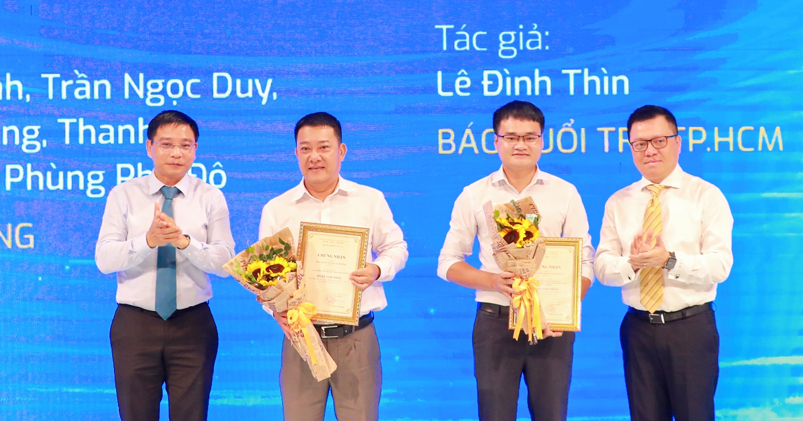 Awarding ceremony of "Press writing about the transport industry" for the 4th time