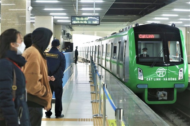 Primer Ministro: Descentralizar completamente a Hanoi y Ho Chi Minh para construir ferrocarriles urbanos foto 1