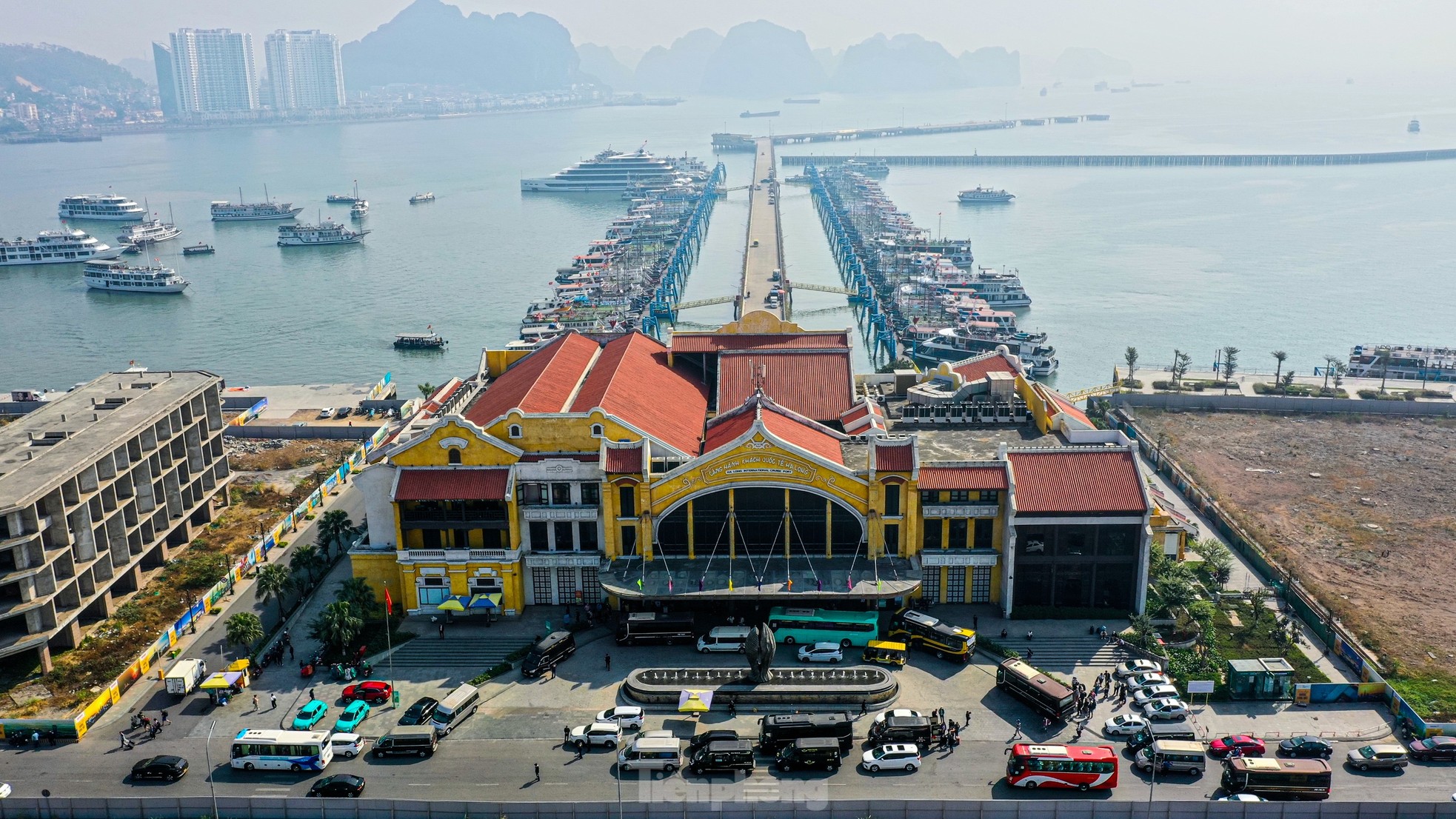 Nha Trang und die Ha Long Bucht ziehen am ersten Tag des Jahres internationale Besucher an, Foto 3