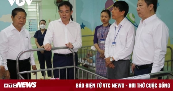 Le vice-Premier ministre Tran Luu Quang visite et offre des cadeaux aux enfants de Ho Chi Minh-Ville