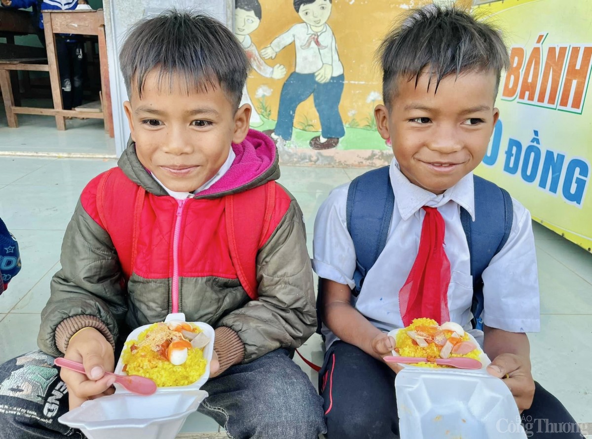 Village teacher and the journey of sowing hope and nurturing knowledge for poor students in Gia Lai