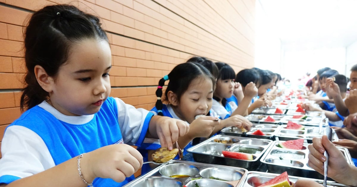 Centre d'éducation intelligent à Go Vap : possibilité de voir des photos des repas quotidiens en pension