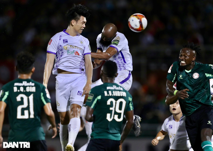 Đánh bại CLB TPHCM, CLB Hà Nội lên ngôi đầu bảng V-League - 5