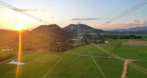 L'ensemble de la ligne 500 kV 3, Quang Trach, est ouvert à la circulation.