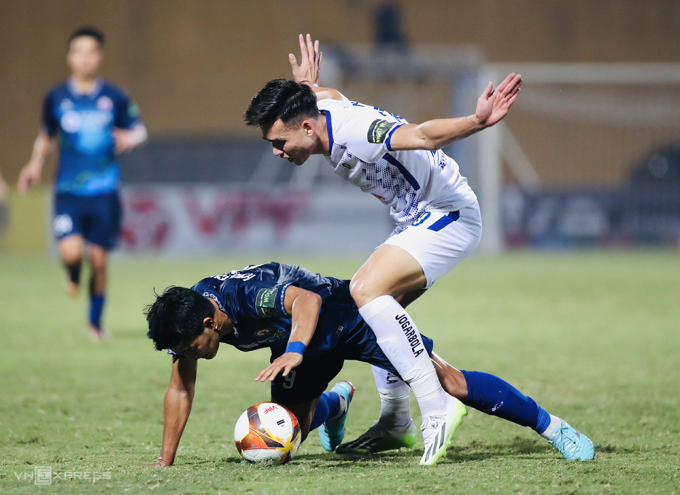 Hanoi came from behind to defeat Binh Dinh 3-2, rising to second place in V-League 2023 on July 17. Photo: Lam Thoa