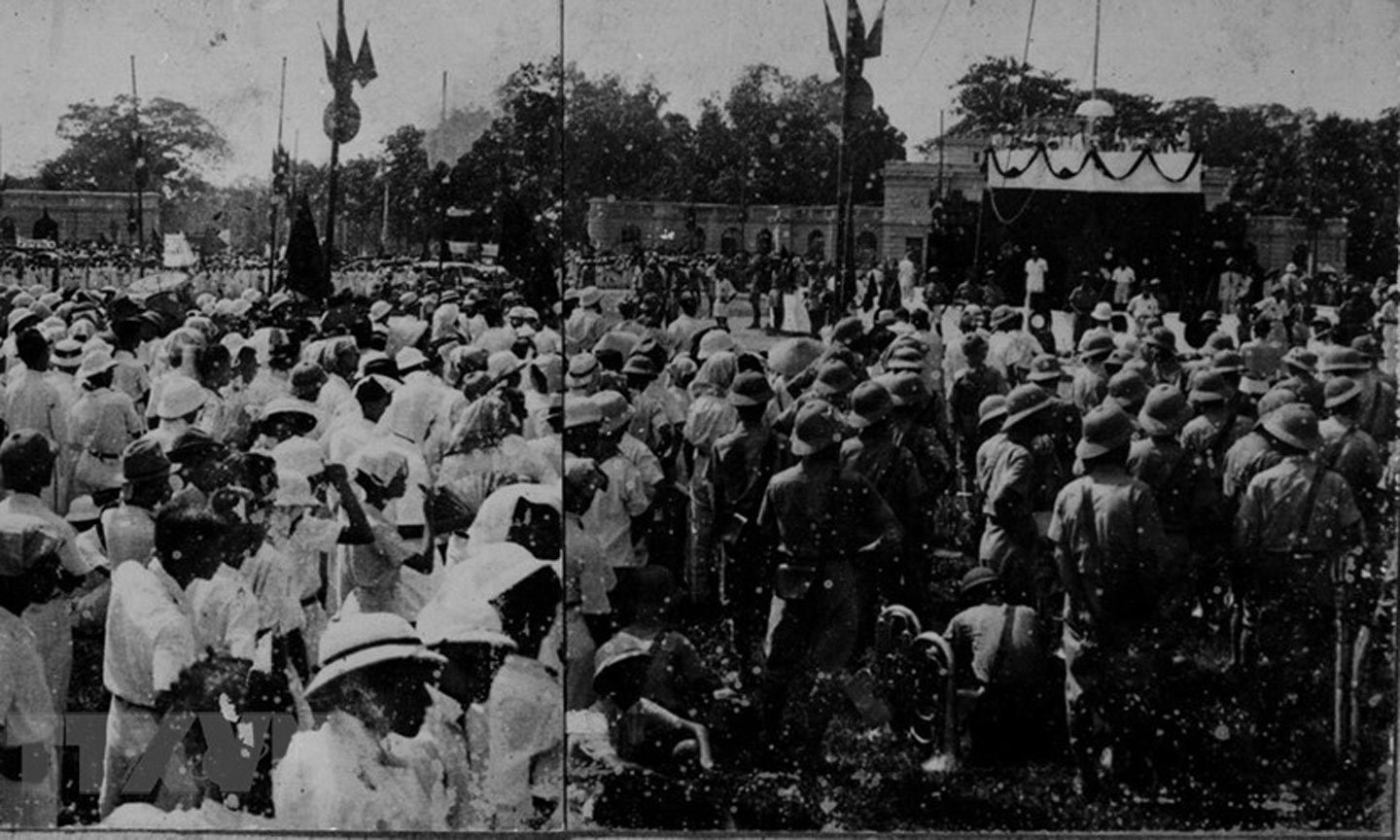 Les visiteurs étrangers ont assisté à la révolution de mars et au jour de l'indépendance 29 photo 1