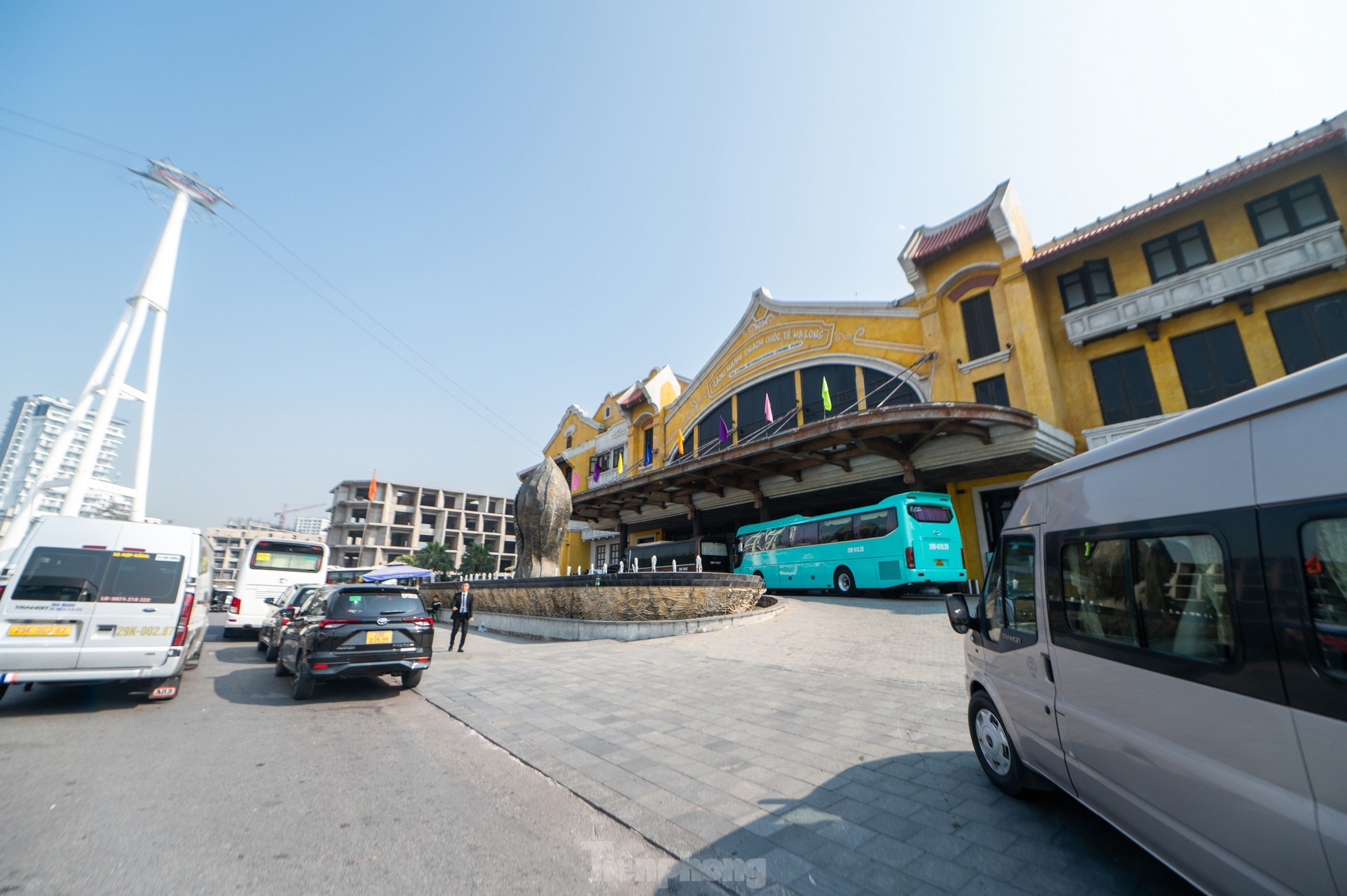 Nha Trang und die Ha Long Bucht ziehen am ersten Tag des Jahres internationale Besucher an, Foto 4