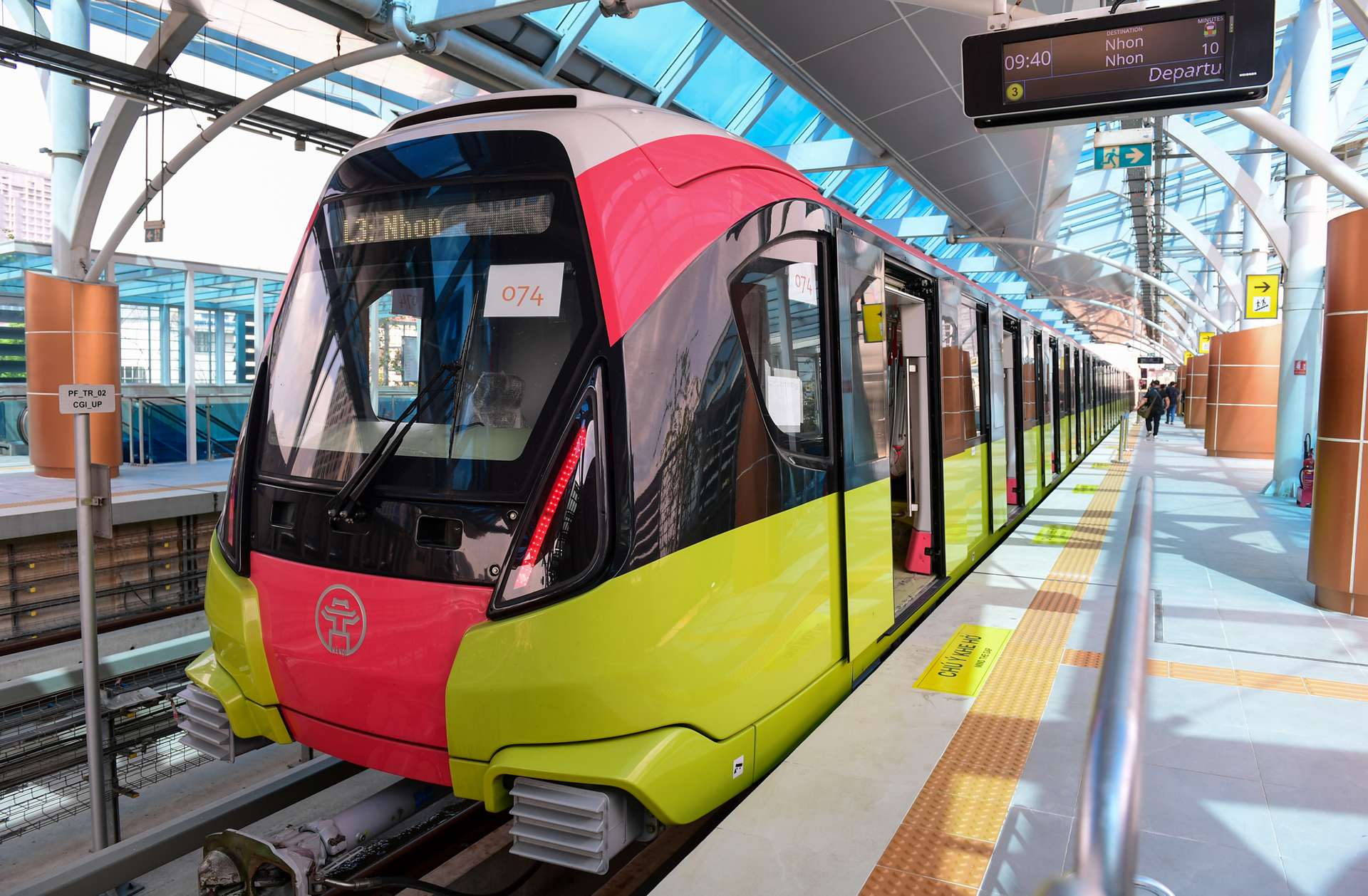 El ferrocarril elevado de la estación de tren Nhon-Hanoi entró oficialmente en operación comercial.