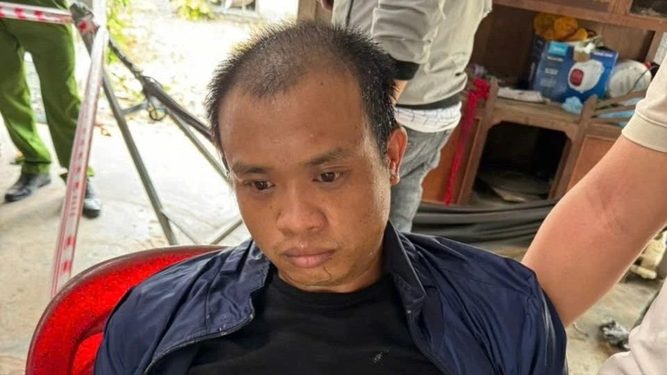 Binh Phuoc : Un transporteur de drogue a utilisé une arme pour riposter à la police de la circulation alors qu'il était poursuivi