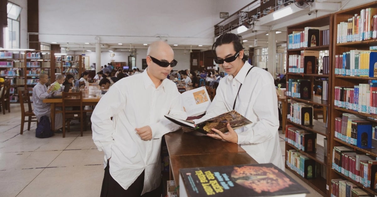 Designers Vu Ngoc and Son organize a fashion show at an old library in Ho Chi Minh City.