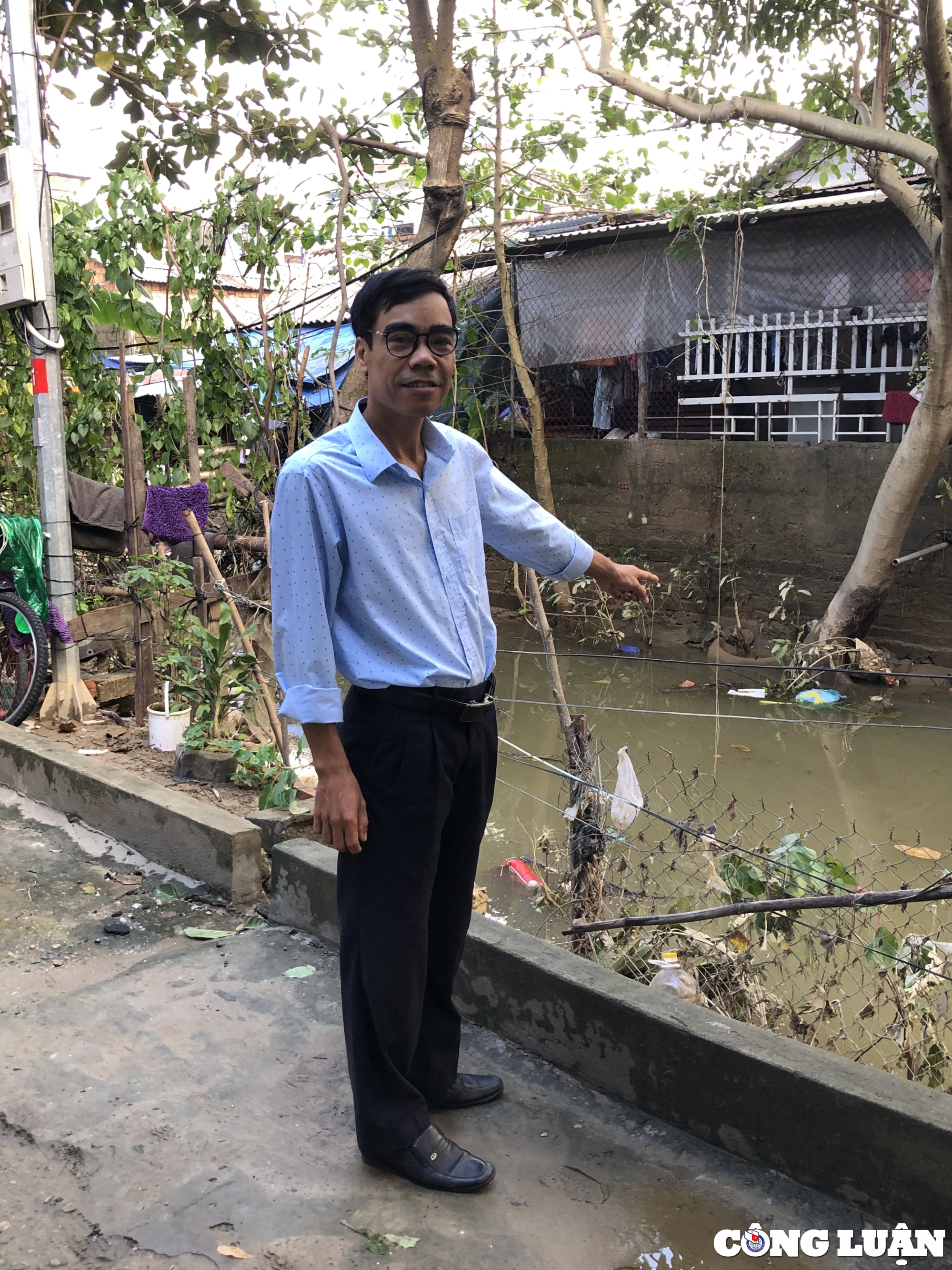 Thua Thien Hue rend hommage à l'enseignante qui a sauvé 3 personnes emportées par les eaux de crue photo 1