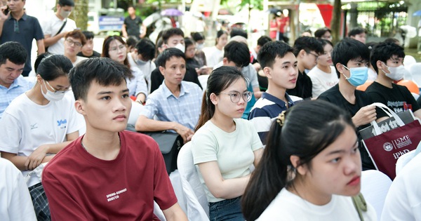 การสมัครเข้ามหาวิทยาลัย : ทางเลือกแรกจะได้รับความสำคัญเป็นพิเศษหรือไม่?