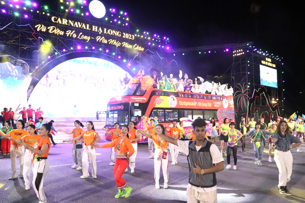 Ha Long Carnival 2023 brings exciting performances.