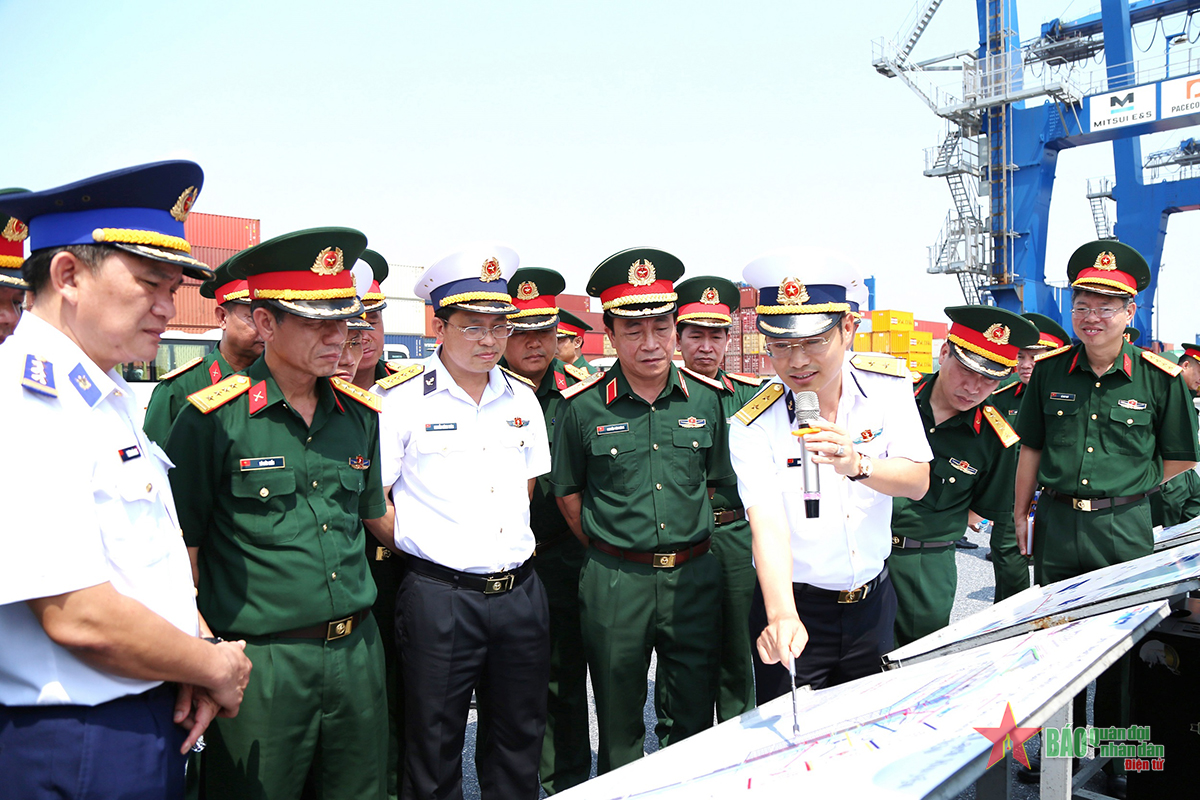 Práctica de la Academia de Defensa Nacional en el Puerto Internacional de Contenedores de Tan Cang Hai Phong