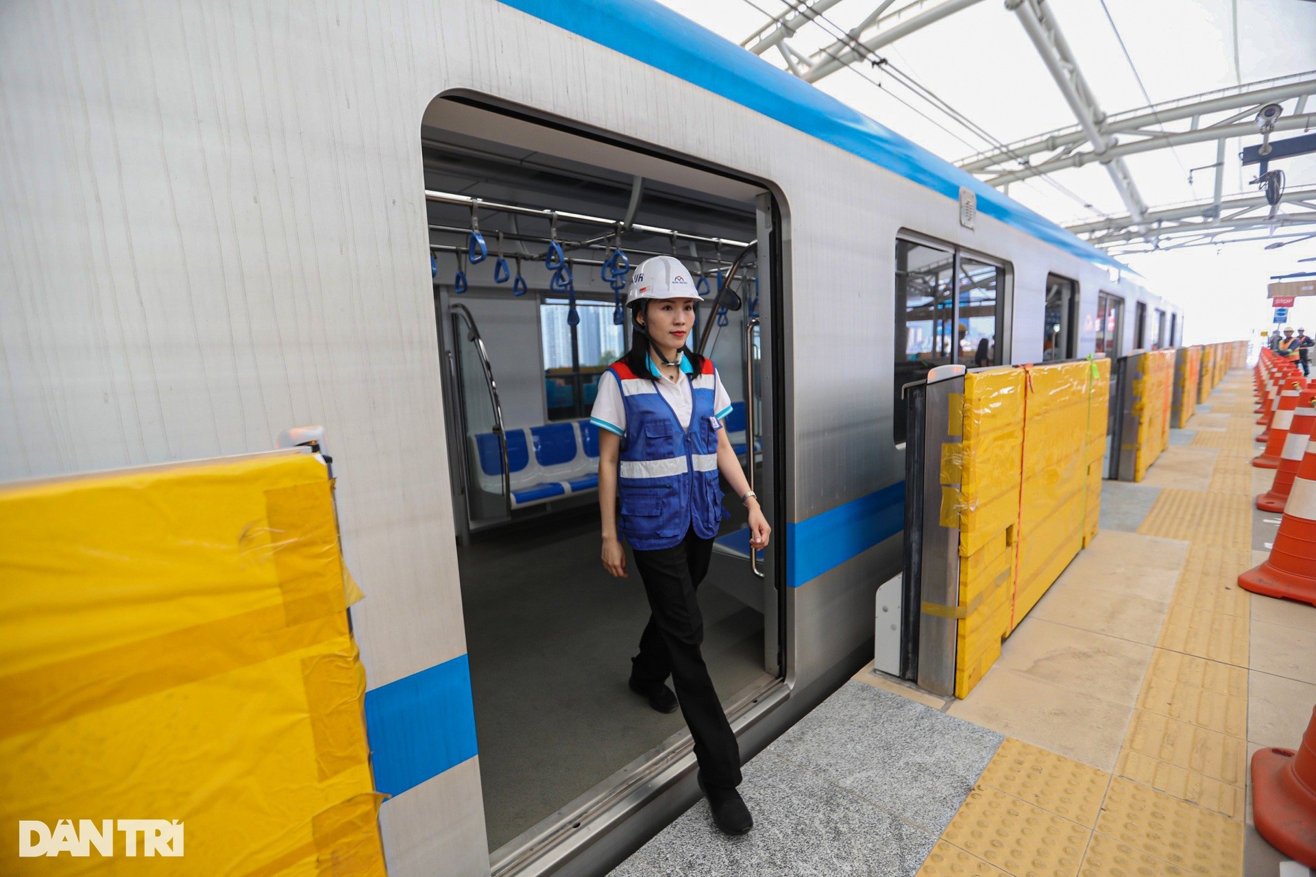 The only two female metro train drivers in Hanoi and Ho Chi Minh City photo 14