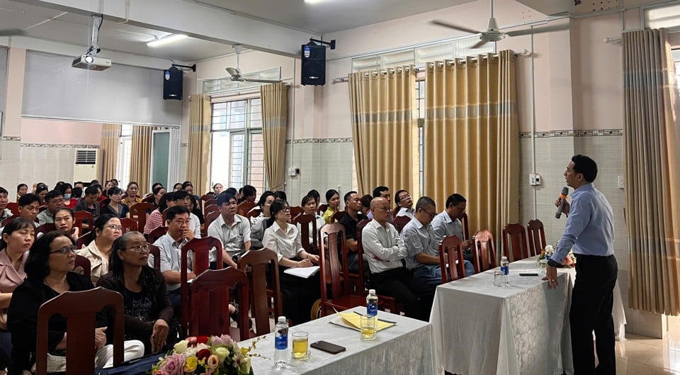 この研修コースは、ホーチミン市で医薬品や医療用品の入札・購入を専門とするコンサルティング会社が主催した。写真：LT