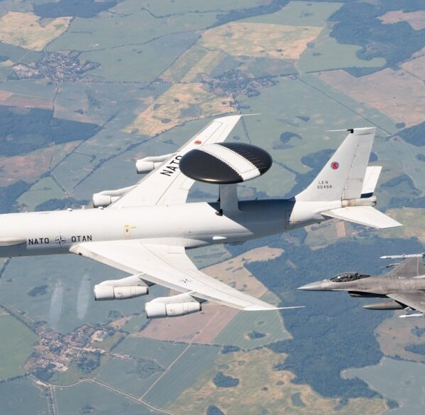 世界 - NATOのAWACS「神の目」がウクライナ領空監視のためポーランドに到着