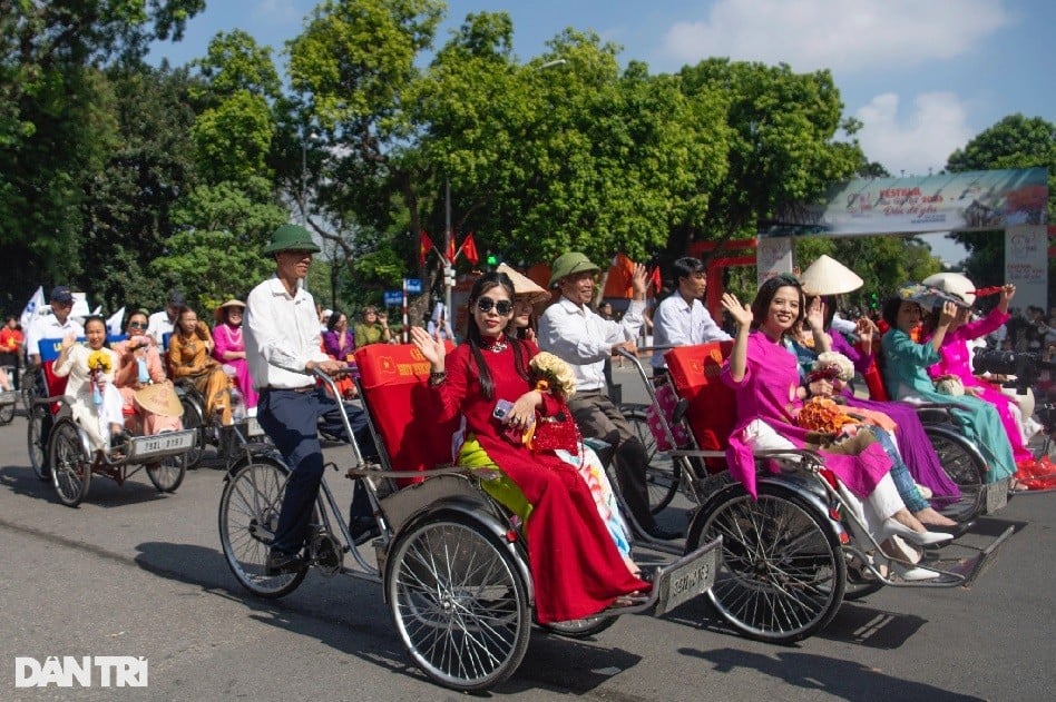 Những khoản khắc Carnaval Thu Hà Nộ rực rỡ sắc màu