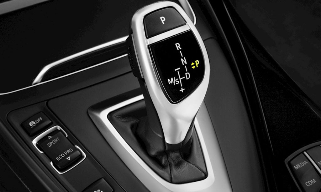 オートマチックトランスミッション車のギアチェンジ時にフレームがガクガクする原因とその他の修正方法 1