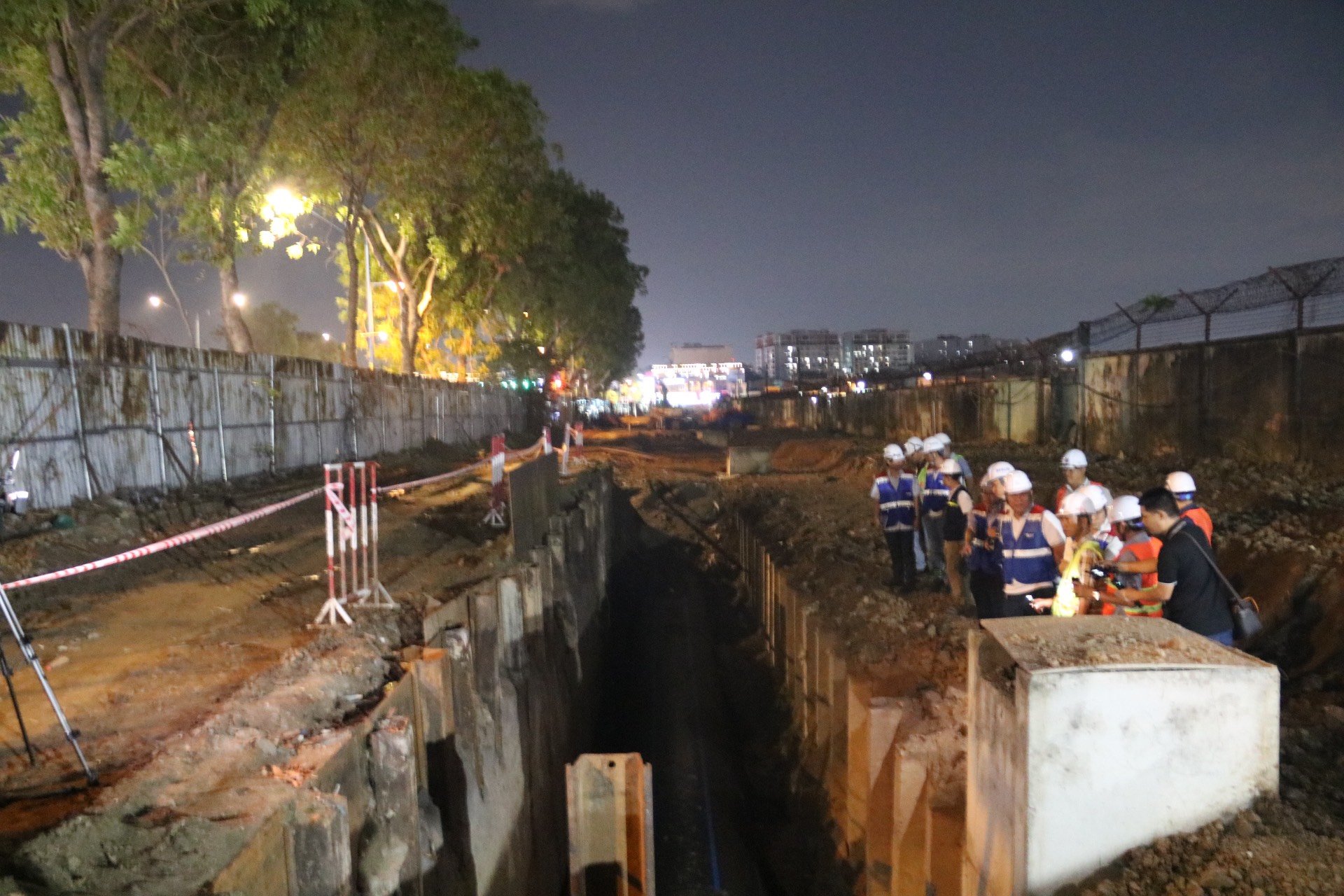 Các đơn vị đang nỗ lực đẩy nhanh công tác dọn mặt bằng sạch để khởi công tuyến metro số 2 trong 2025