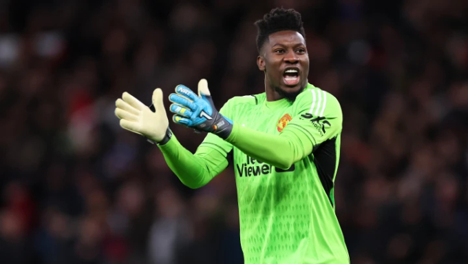 Onana a joué lors du match nul 2-2 de Manchester United contre Tottenham lors de la 21e journée de Premier League le 14 janvier, à Old Trafford. Photo : AMA