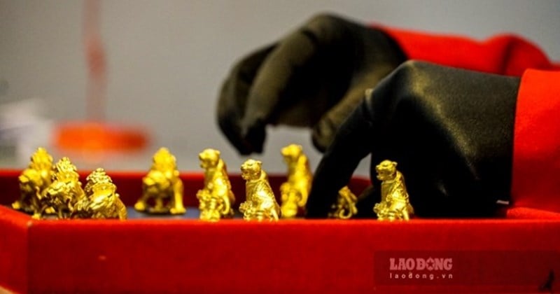 Experts advise caution with gold prices next week