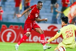 Diallo lập cú đúp cho Hà Tĩnh. 