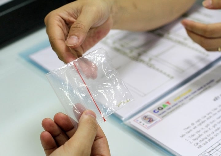 Para realizar una prueba de ADN, se puede utilizar una muestra de cabello con raíces, de uñas de las manos o de los pies. (Foto: CGAT)