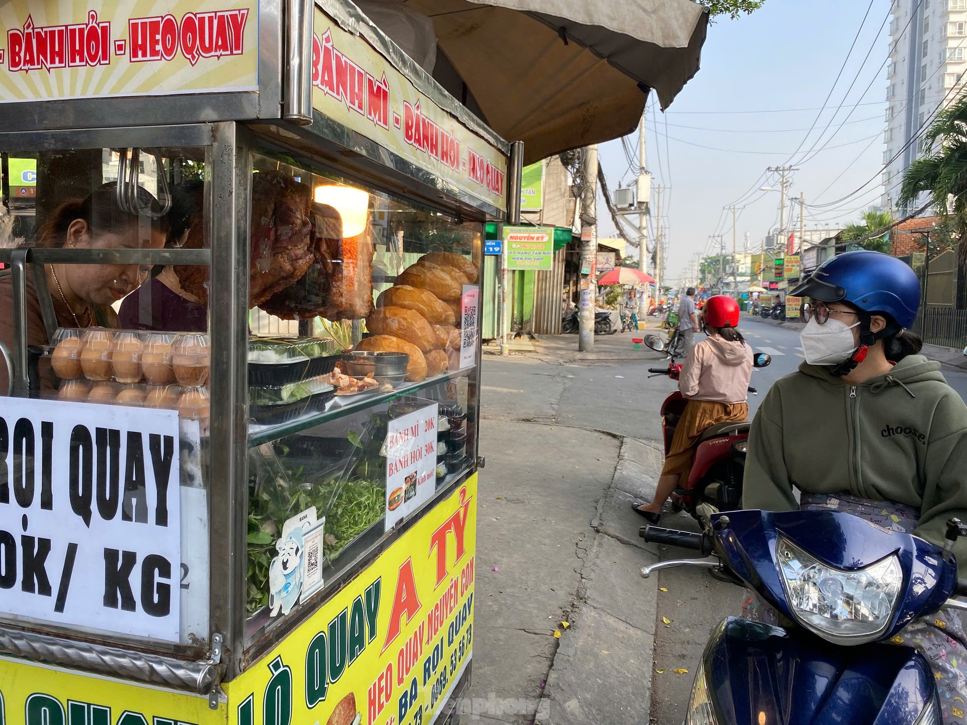 In Ho-Chi-Minh-Stadt ist es genauso kalt wie in Da Lat. Die Leute tragen beim Ausgehen Schals und warme Kleidung. Foto 2