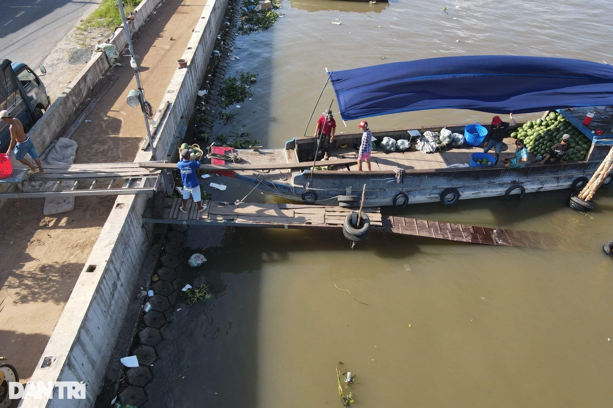 Thương hồ bỏ chợ nổi, cửu vạn thất nghiệp nháo nhác mưu sinh - 1