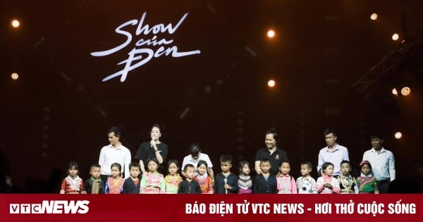 16 children from Dien Bien walked 7 kilometers, over a long distance to 'Black's Show' in Hanoi