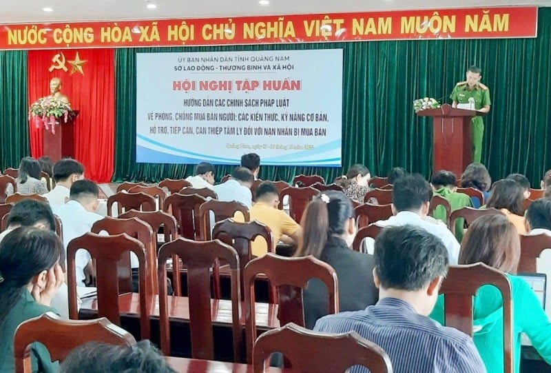 Ngành chức năng Quảng Nam tập huấn chính sách pháp luật phòng chống mua bán người vào tháng 10/2022. (Ảnh: Báo Công lý)