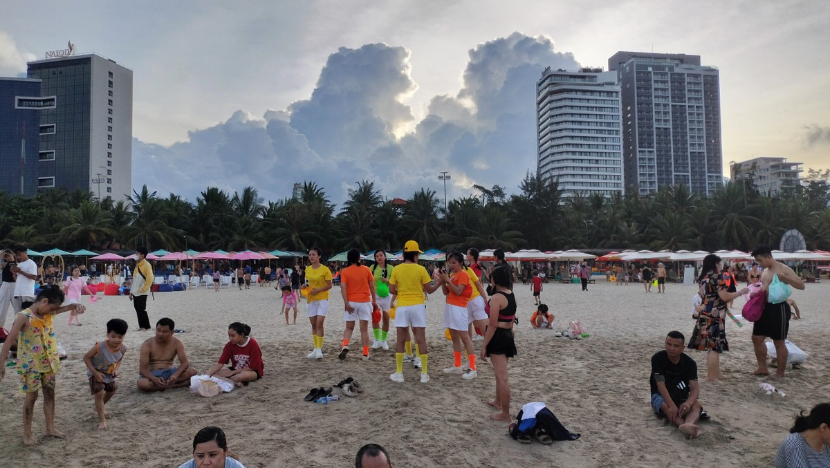 Beobachten Sie abends das Feuerwerk und genießen Sie tagsüber das Schwimmen am „schönsten Strand der Welt“ Foto 7